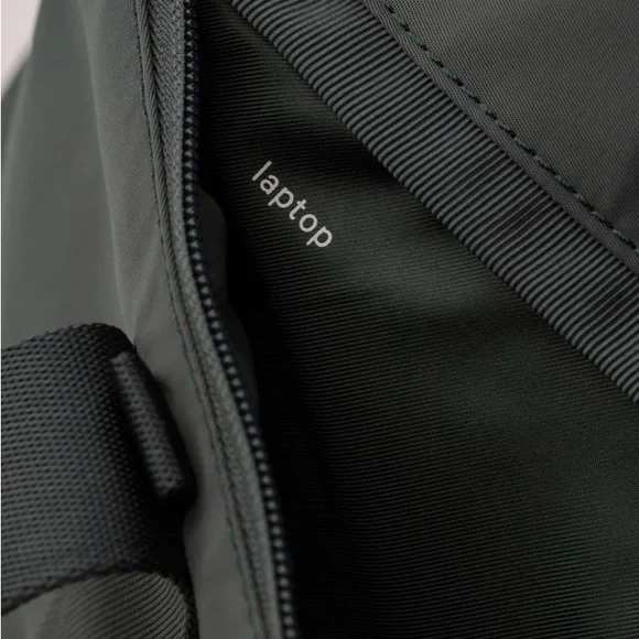 EUC ๐ Lululemon Fast Track Duffel (Heatproof Pocket 19L) Dark Forest - Picture 10 of 16